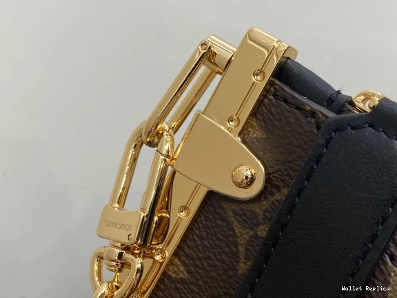 Affordable VUITTON Lucky LOUIS Trunk 0822